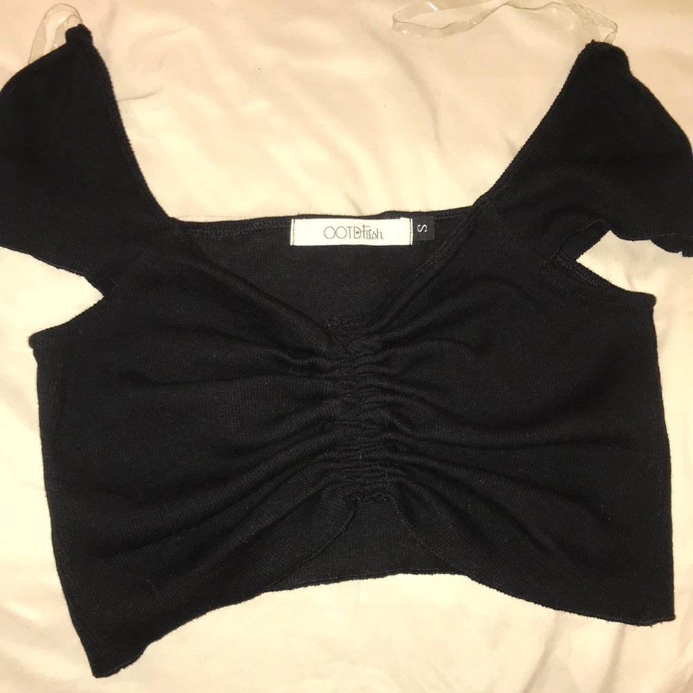 Black croptop